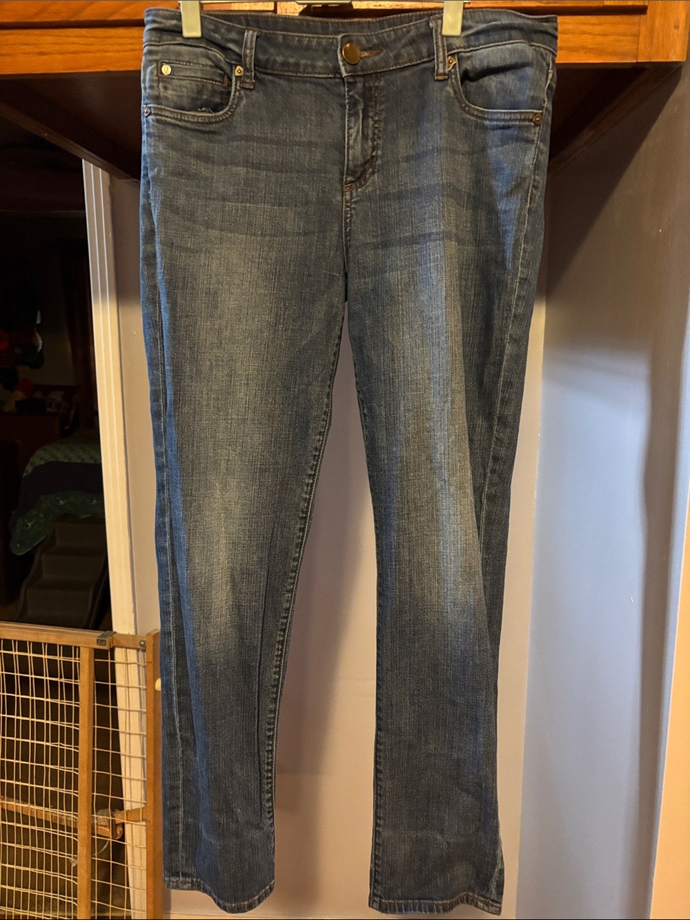 Kut from the Kloth Women's Straight Leg Jeans in Faded Blue Wash